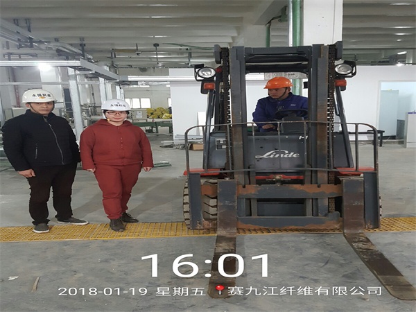 玻璃鋼格柵生產(chǎn)車(chē)間及產(chǎn)品